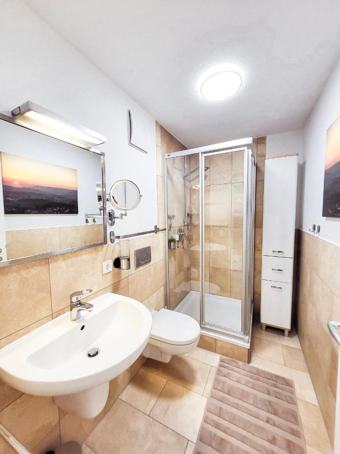 Zentrale Ferienwohnung In Aalen City Mit 4-Sternen Buitenkant foto